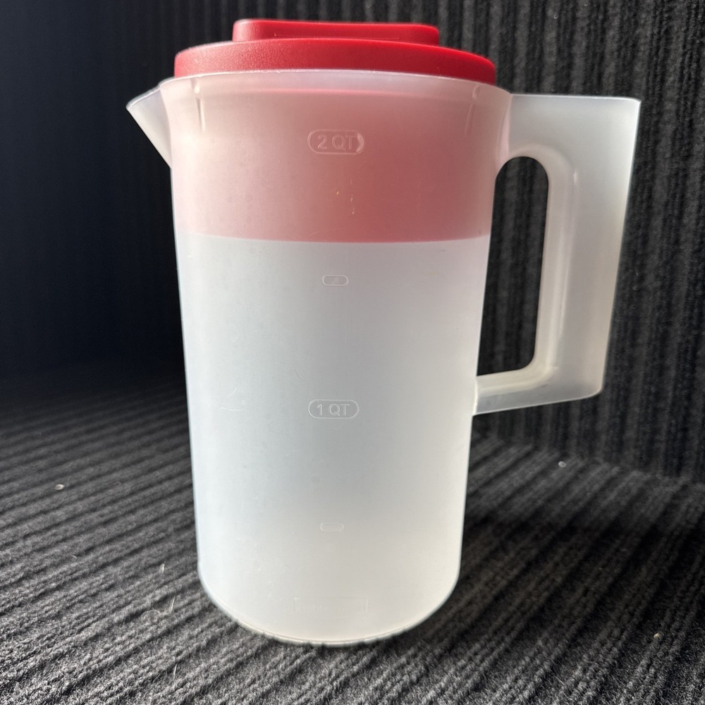 Rubbermaid Plastic Pitcher Clear Red Spin Top Pour Liquid or Ice 2‎ Quart 2R52